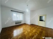 Apartament cu 4 camere si spatiu comercial zona Blv. Victori 