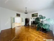 Apartament cu 4 camere si spatiu comercial zona Blv. Victori 