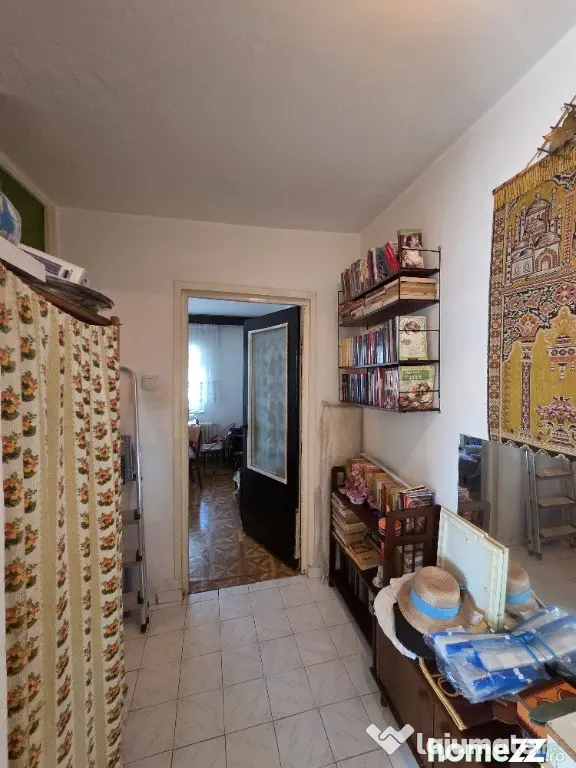 Vand apartament 1 cameră,etajul 3,Podgoria