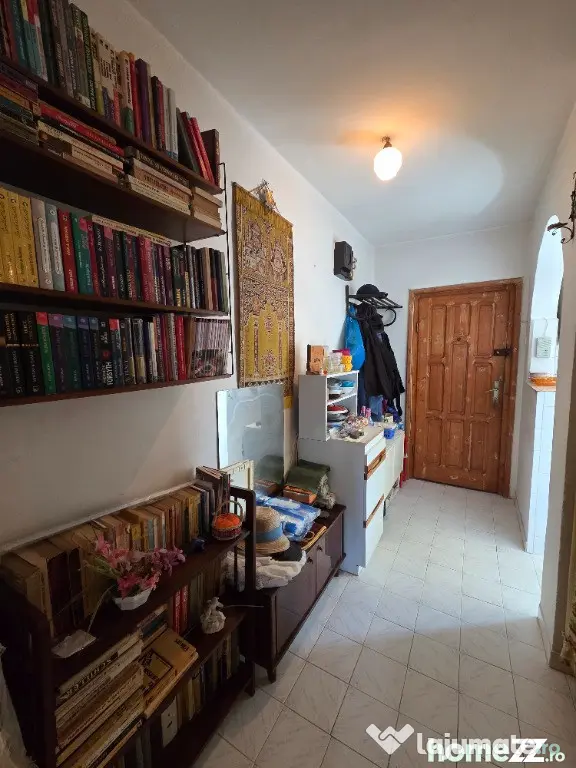 Vand apartament 1 cameră,etajul 3,Podgoria