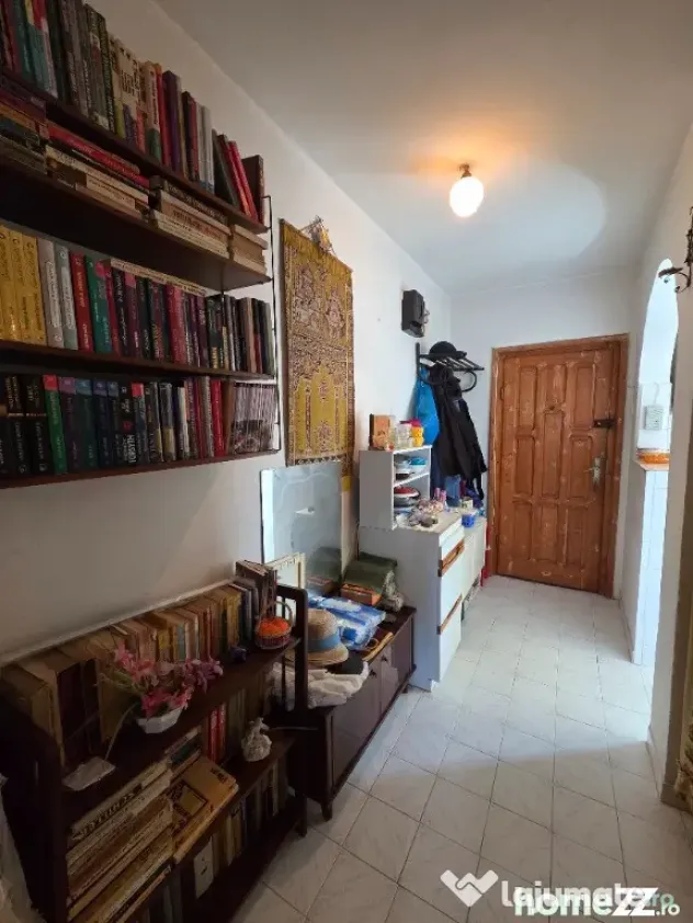 Vand apartament 1 cameră,etajul 3,Podgoria