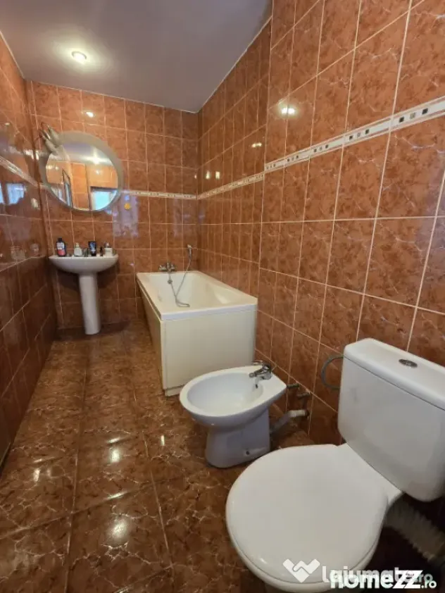 Casa individuala la curte l Eroii Revolutiei metrou