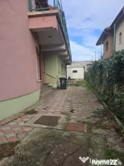 Casa individuala la curte l Eroii Revolutiei metrou