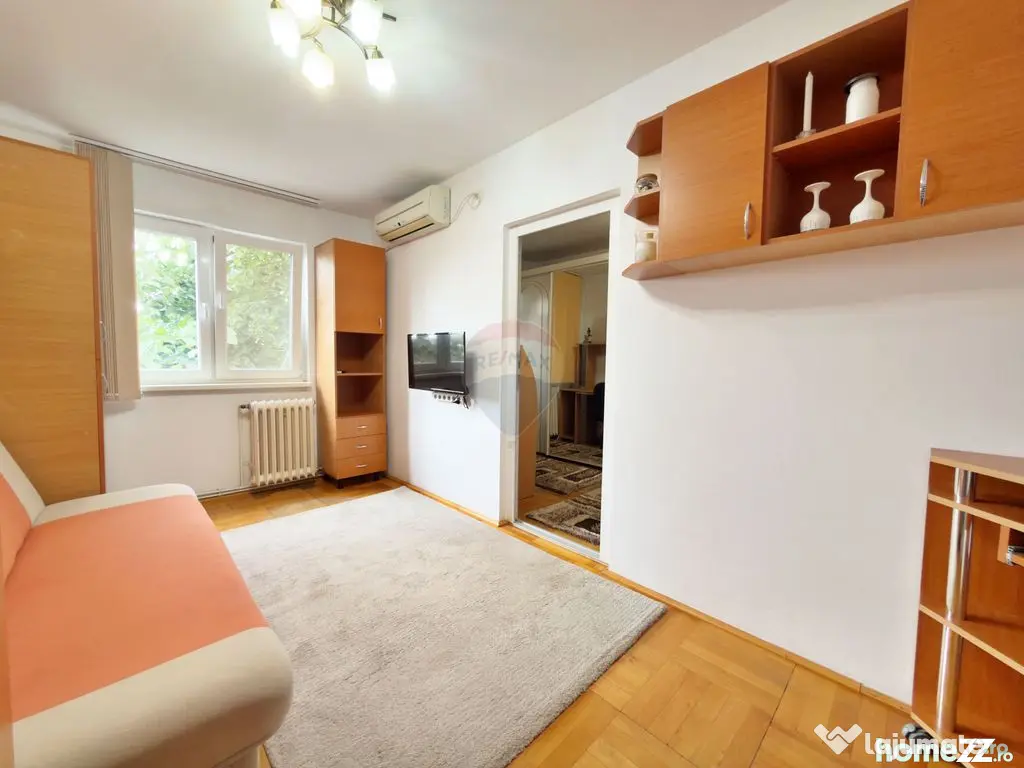 Apartament cu 3 camere de închiriat în zona Intim