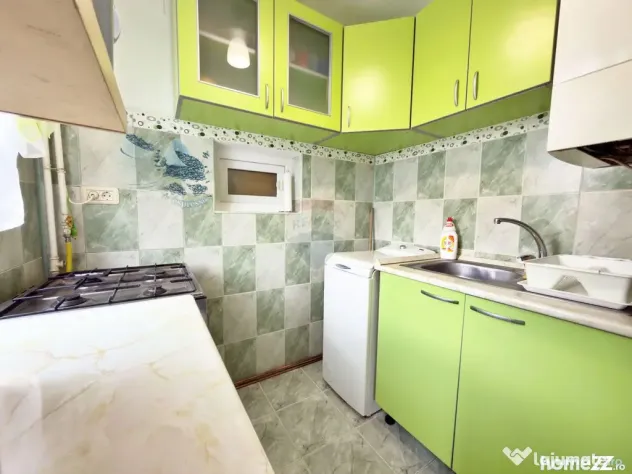 Apartament cu 3 camere de închiriat în zona Intim