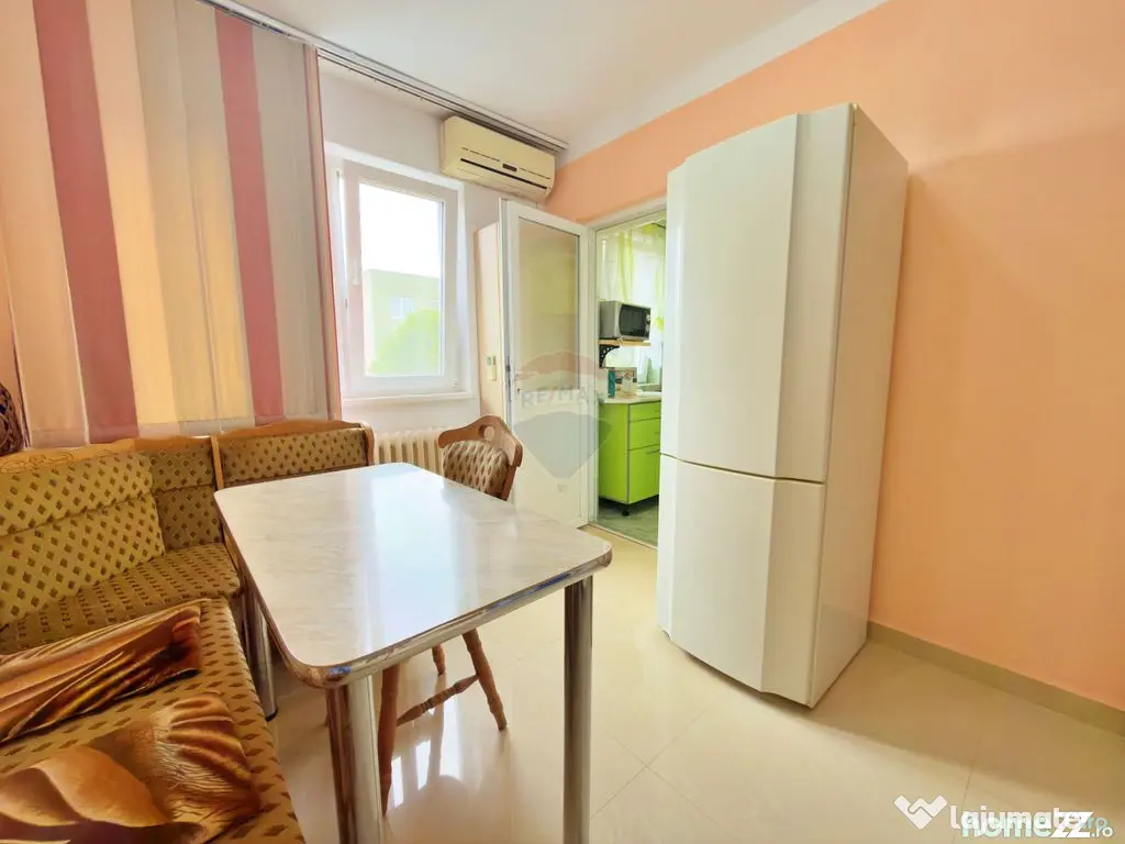 Apartament cu 3 camere de închiriat în zona Intim