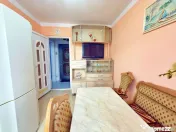 Apartament cu 3 camere de închiriat în zona Intim 
