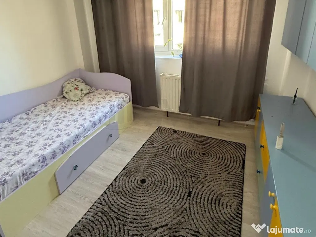 Apartament 5 camere Titan Decomandat