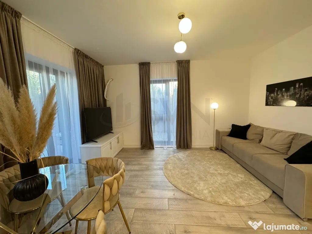 3 camere cu curte 40 mp complex Parcului 20