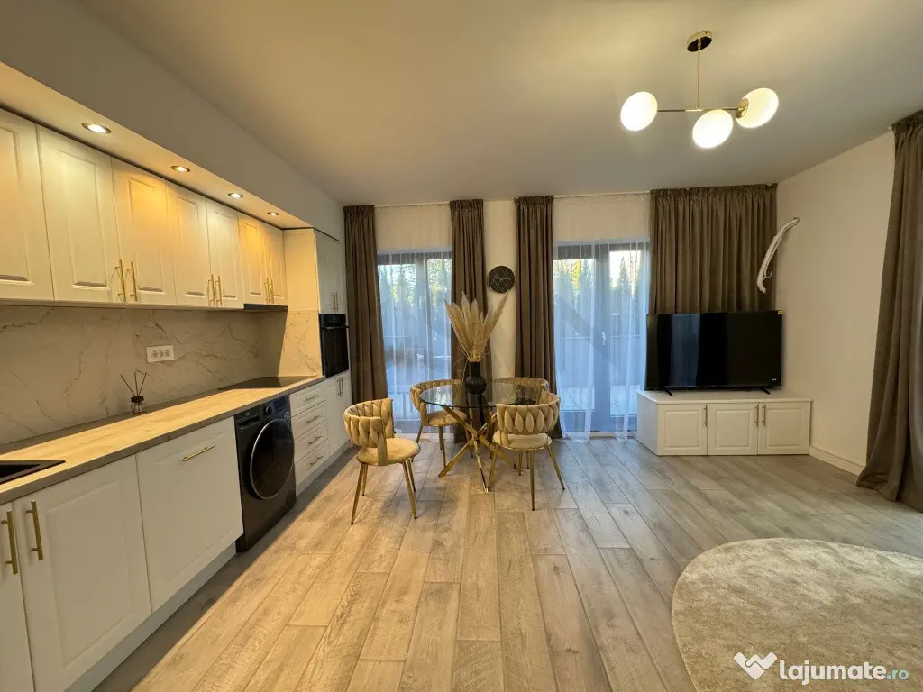 3 camere cu curte 40 mp complex Parcului 20