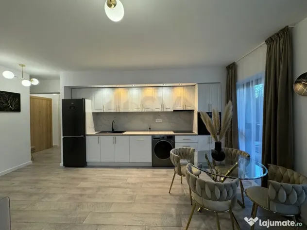 3 camere cu curte 40 mp complex Parcului 20