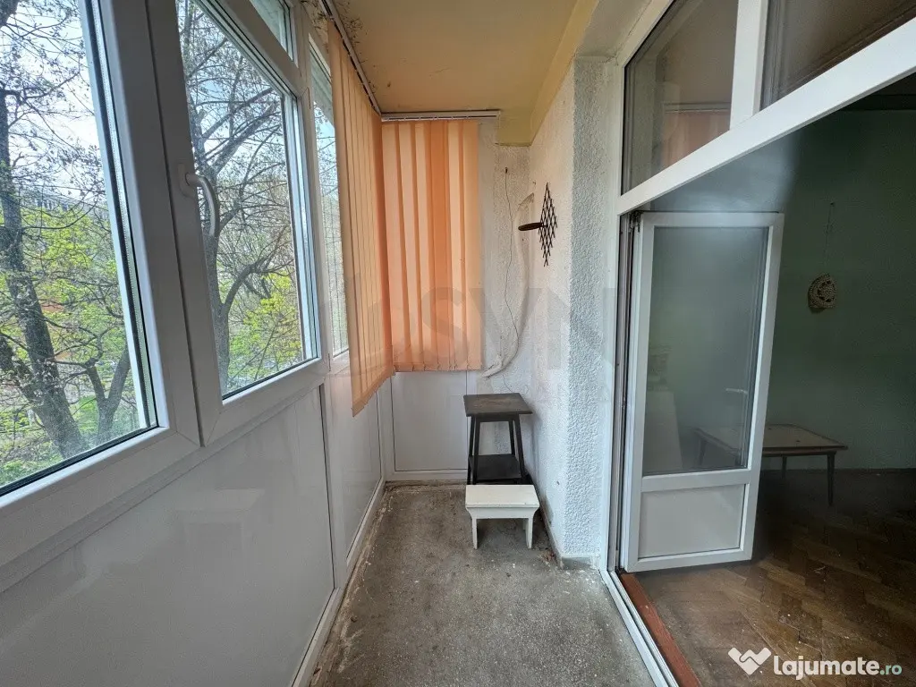 2 camere in bloc reabilitat Titan