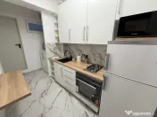 Universitate - apartament cu 3 camere si curte proprie 