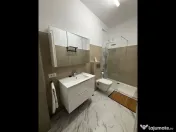 Universitate - apartament cu 3 camere si curte proprie 