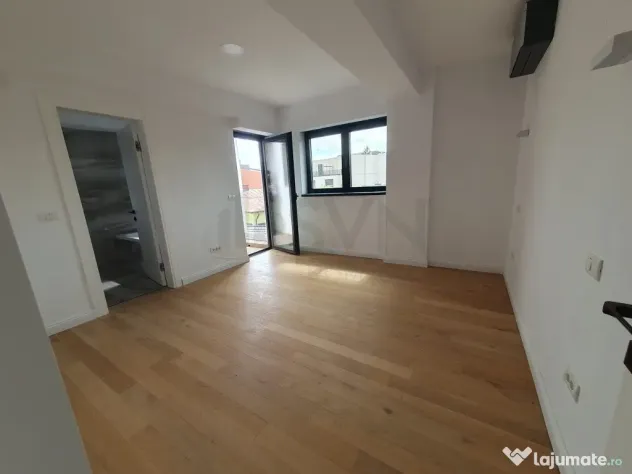 Apartament cu 3 camere singur pe etaj Polona
