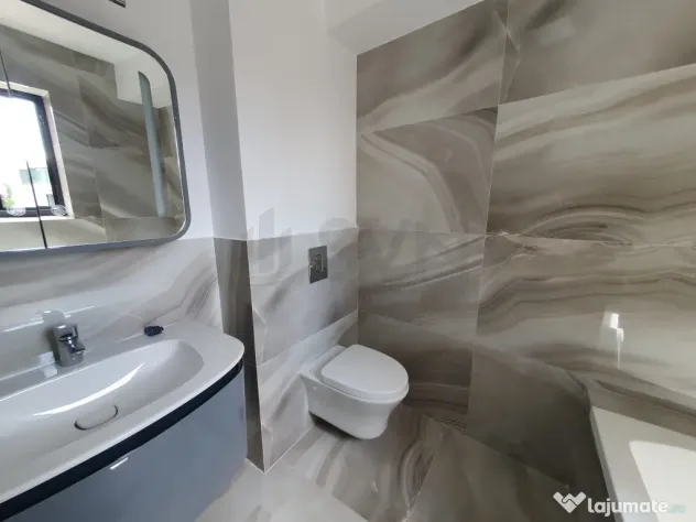 Apartament cu 3 camere singur pe etaj Polona