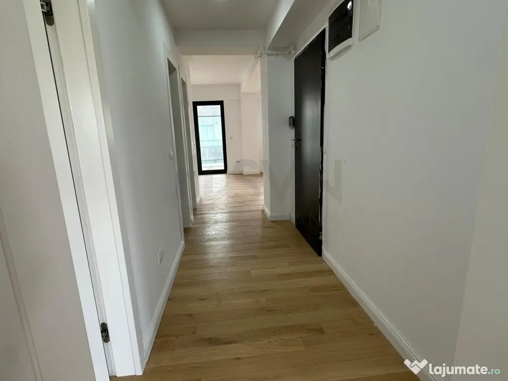 Apartament cu 3 camere singur pe etaj Polona