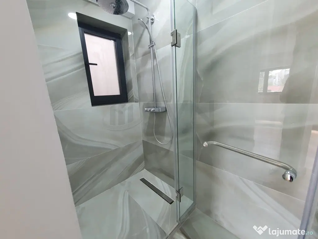 Apartament cu 3 camere singur pe etaj Polona