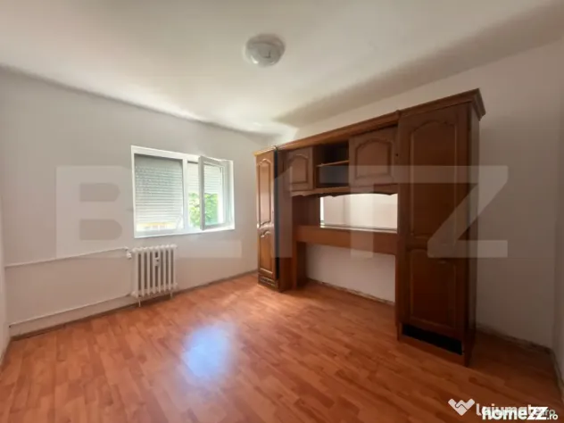 Apartament 4 camere decomandat, etaj 1, zona scoala gimnazia