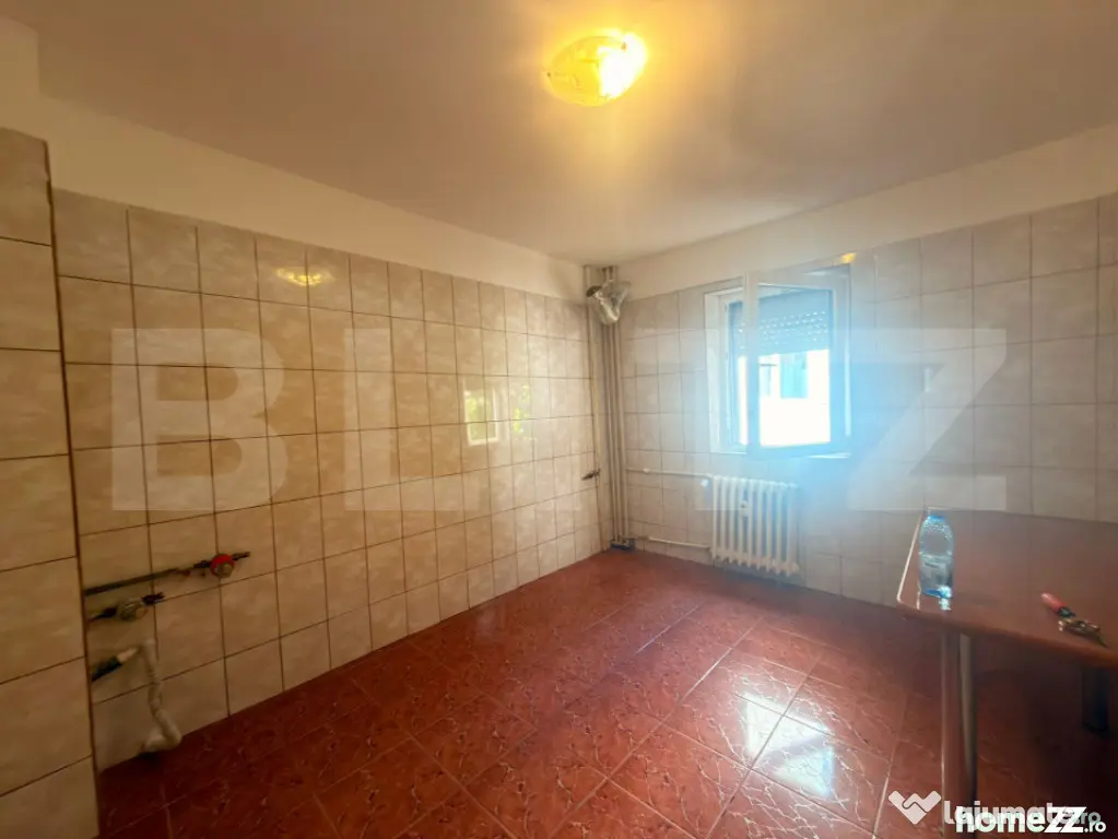 Apartament 4 camere decomandat, etaj 1, zona scoala gimnazia