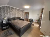 Casa de vanzare 5 camere, terasa inchisa, garaj curte amenaj