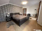 Casa de vanzare 5 camere, terasa inchisa, garaj curte amenaj