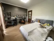 Casa de vanzare 5 camere, terasa inchisa, garaj curte amenaj