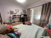 Casa de vanzare 5 camere, terasa inchisa, garaj curte amenaj