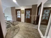 Casa de vanzare 5 camere, terasa inchisa, garaj curte amenaj
