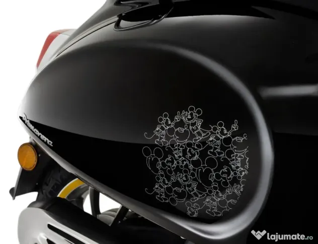 Vespa Primavera Disney Mickey Mouse Edition