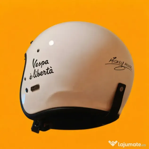 Vespa Primavera Disney Mickey Mouse Edition