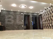 Doua case, spatiu comercial, casa tip pensiune Goicea Dolj