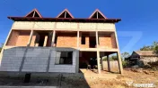 Doua case, spatiu comercial, casa tip pensiune Goicea Dolj 