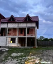Doua case, spatiu comercial, casa tip pensiune Goicea Dolj 