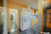 Apartament cu 3 camere de vânzare, în zona Dragoș Vodă