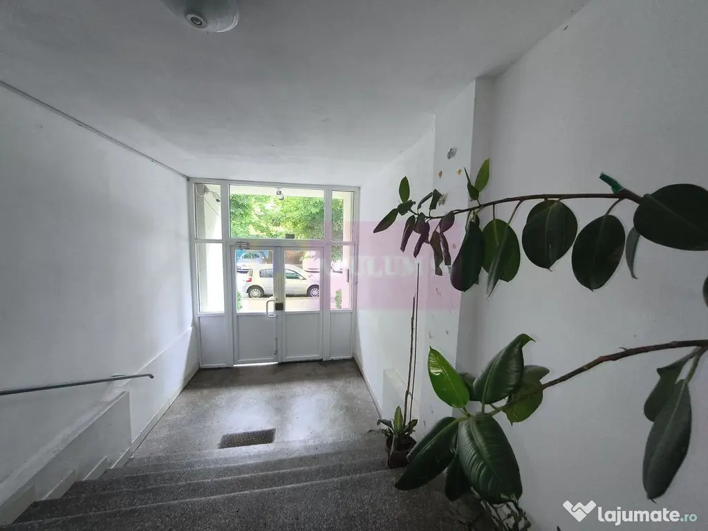 Apartament 3 camere construit 1986 Preț Foarte Bun Colen...