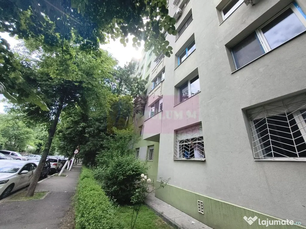 Apartament 3 camere construit 1986 Preț Foarte Bun Colen...