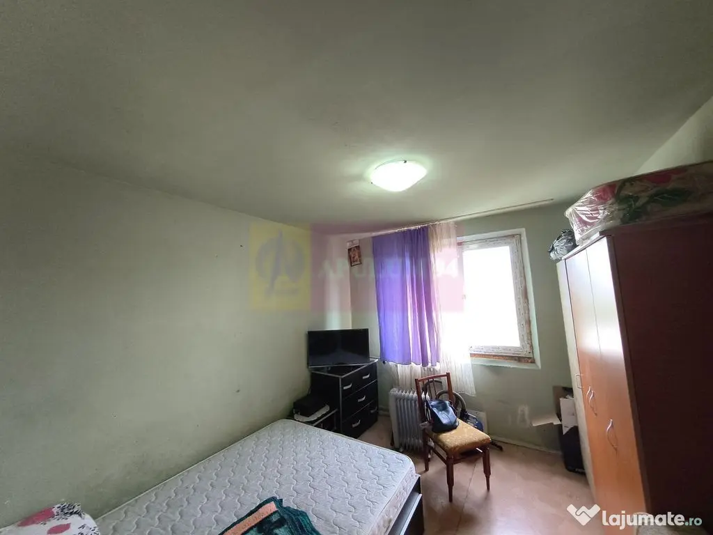 Apartament 3 camere construit 1986 Preț Foarte Bun Colen...