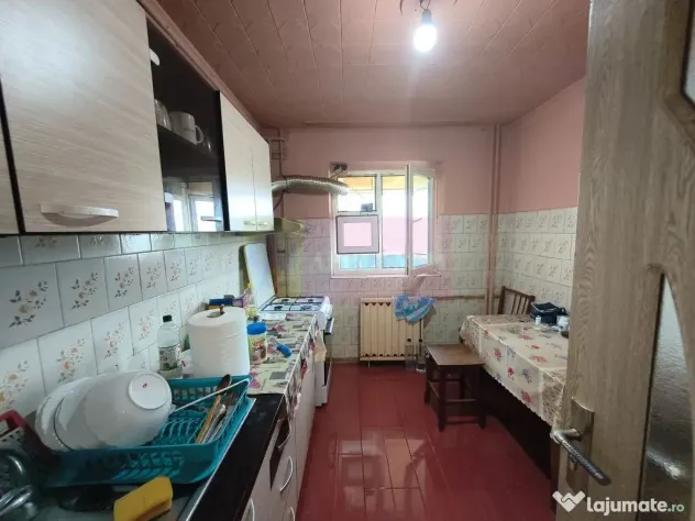Apartament 3 camere construit 1986 Preț Foarte Bun Colen...