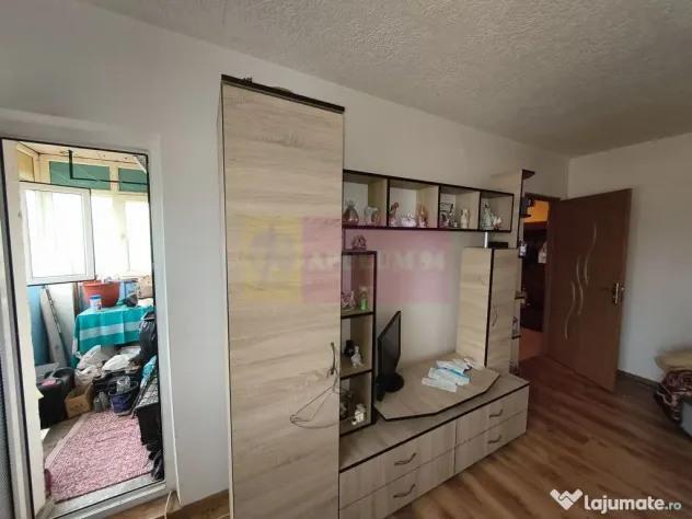 Apartament 3 camere construit 1986 Preț Foarte Bun Colen...