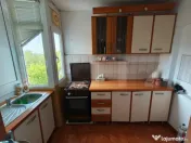 Apartament 3 camere decomandat zona Craiovita-Noua etaj 3\4