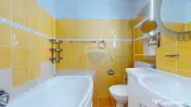 De închiriat: apartament 4 camere pe 2 nivele