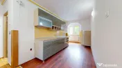 De închiriat: apartament 4 camere pe 2 nivele
