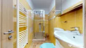 De închiriat: apartament 4 camere pe 2 nivele