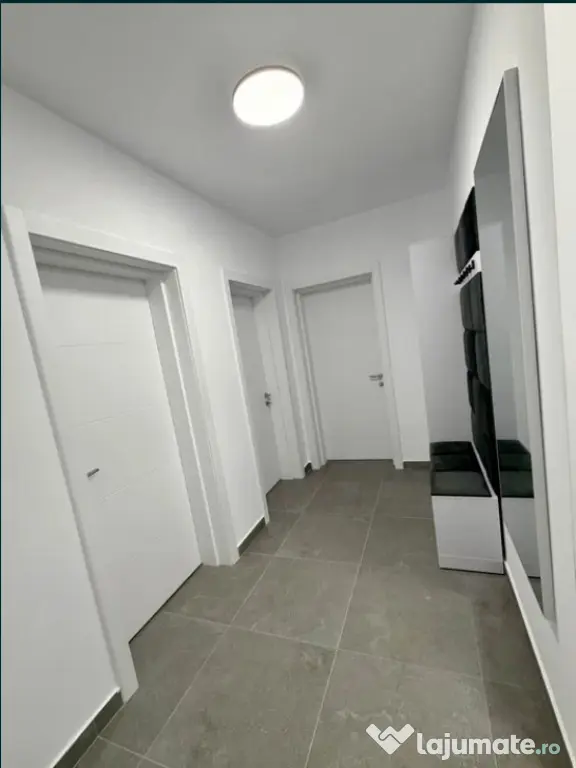 Apartament 2 camere, decomandat - zona Cristian