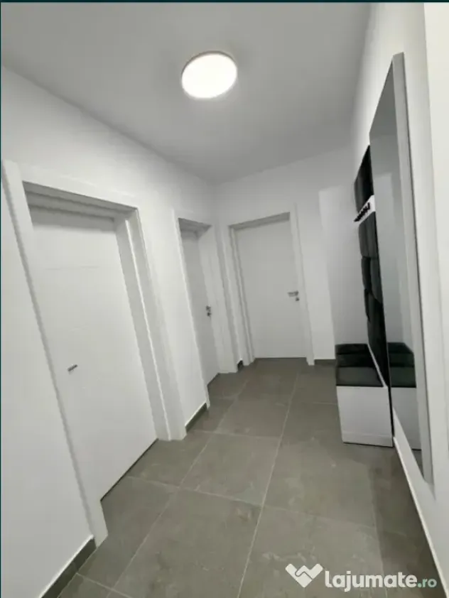 Apartament 2 camere, decomandat - zona Cristian