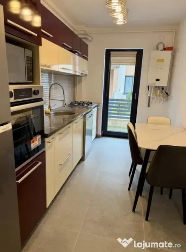 Apartament 2 camere, decomandat - zona Cristian