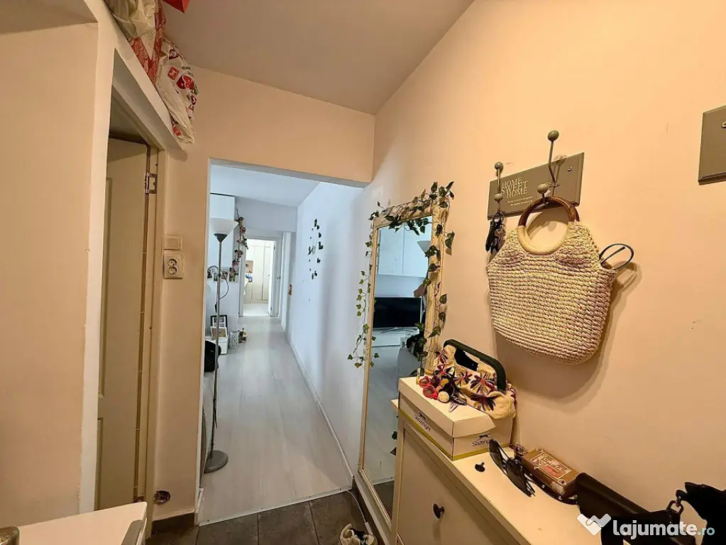 Apartament 3 camere, 55 mp, zona Craiovita Noua