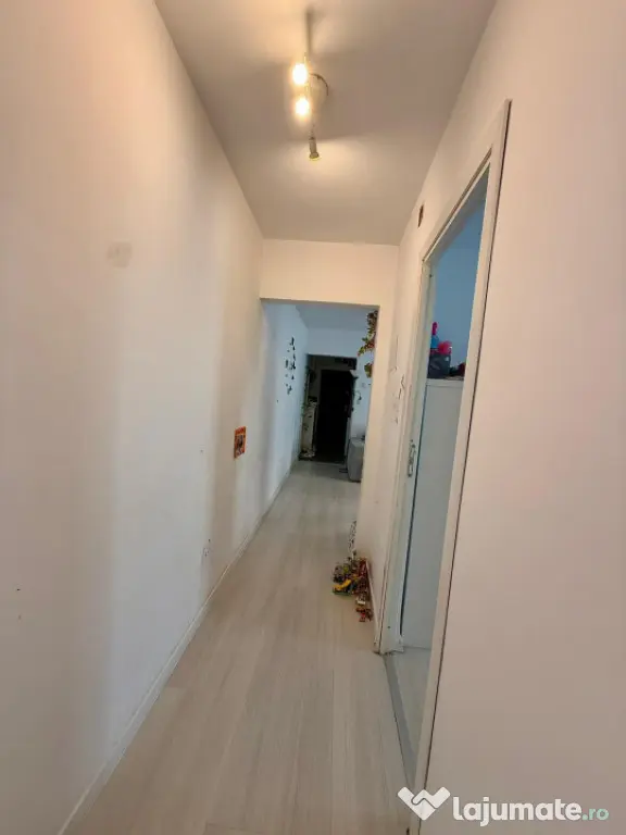 Apartament 3 camere, 55 mp, zona Craiovita Noua