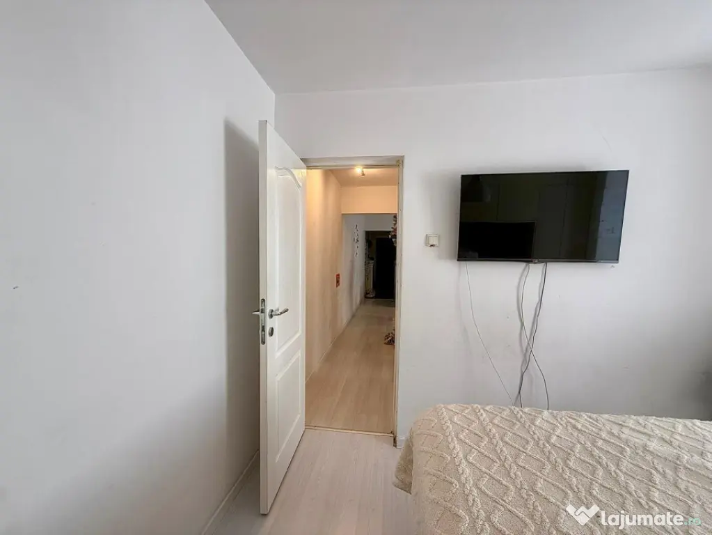 Apartament 3 camere, 55 mp, zona Craiovita Noua